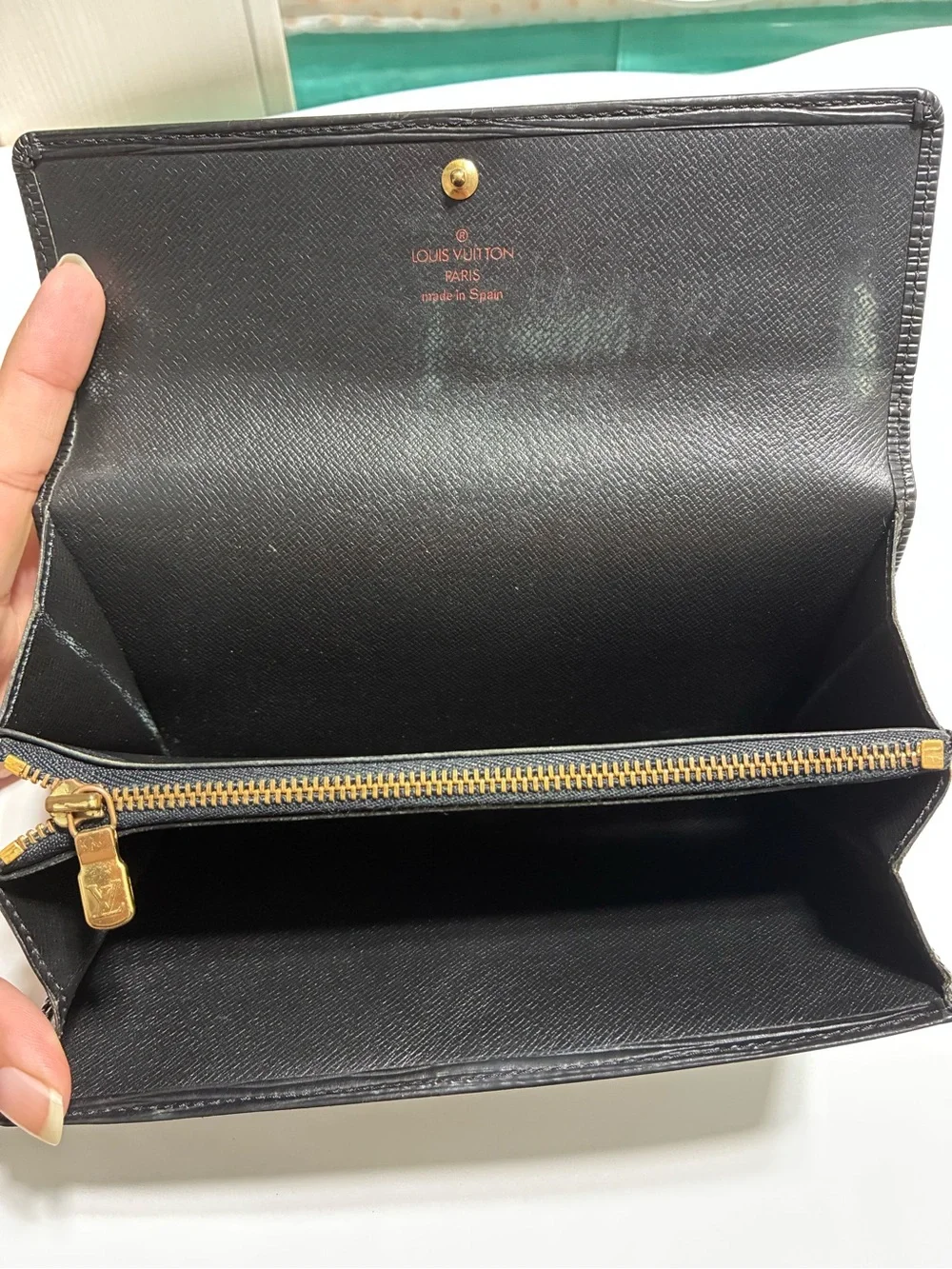 Louis Vuitton elegant louis
